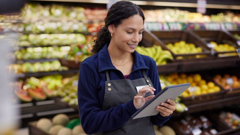 A Mobilidade Corporativa como Vetor de Transformação no Varejo Eficiência Operacional e a Era Phygital