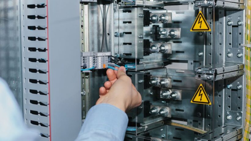 Gestão de Energia Crítica O Papel Estratégico dos Nobreaks na Continuidade de Negócios