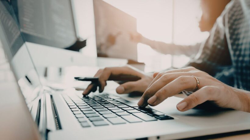 Infraestrutura de Computação de Alto Desempenho O Papel Estratégico das Workstations Fixas e Móveis na Produtividade Corporativa